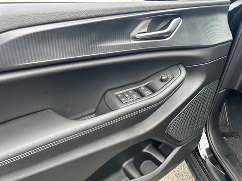 New 2025 Jeep Grand Cherokee 4WD image 9