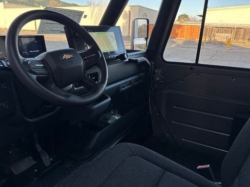 New 2025 Chevrolet Brightdrop 400 w/ Power Door Package image 10