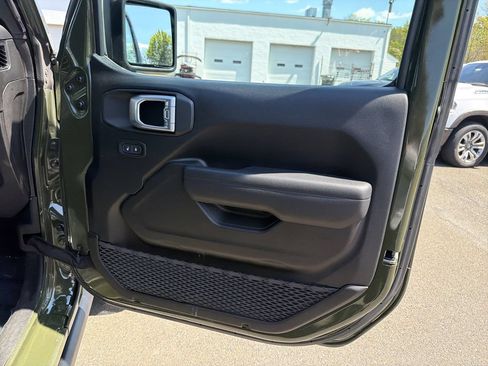 Used 2024 Jeep Wrangler Unlimited AWD/4WD image 16