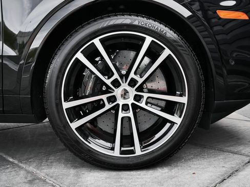 Used 2026 Porsche Cayenne Turbo AWD/4WD image 23
