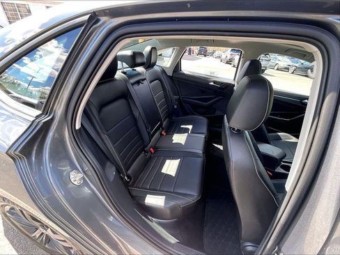 Used 2023 Volkswagen Jetta SE FWD image 19