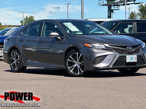 Used 2018 Toyota Camry SE w/ Moonroof Package FWD image 1
