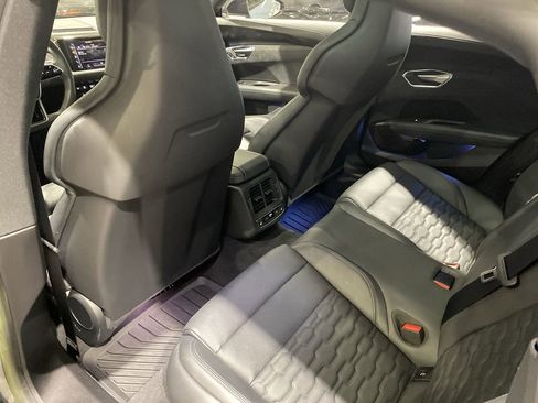 Used 2022 Audi e-tron GT Prestige image 4