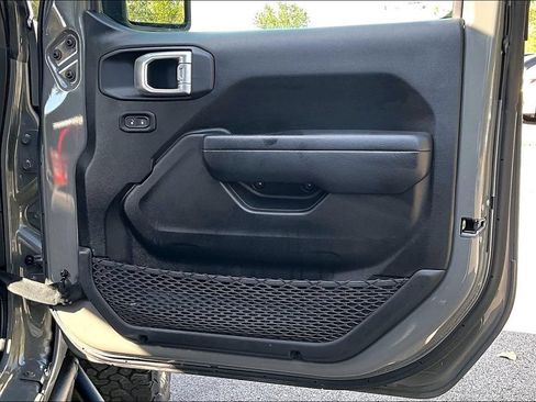 Used 2023 Jeep Wrangler Unlimited Rubicon w/ Cold Weather Group AWD/4WD image 23