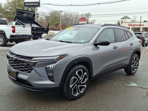 Used 2024 Chevrolet Trax RS w/ Driver Confidence Package image 3