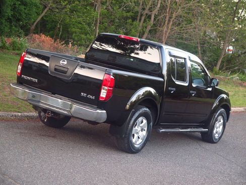 Used 2010 Nissan Frontier SE AWD/4WD image 23