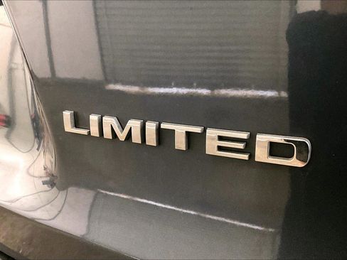 Used 2019 Jeep Cherokee Limited image 13