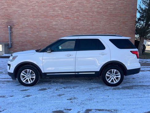 Used 2019 Ford Explorer XLT w/ Equipment Group 201A image 4