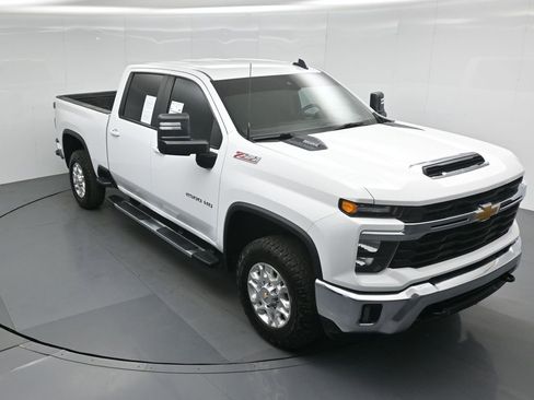 Used 2024 Chevrolet Silverado 2500 LT image 34