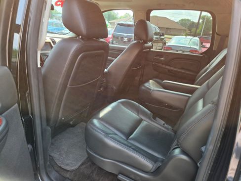 Used 2013 Cadillac Escalade ESV Luxury RWD image 10