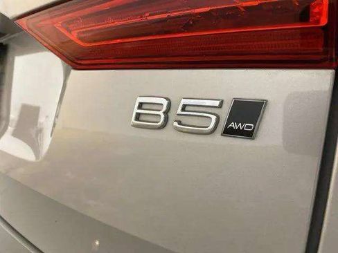 Used 2025 Volvo XC60 B5 Core AWD/4WD image 96