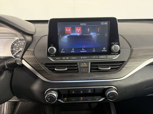 Used 2025 Nissan Altima 2.5 SV FWD image 15