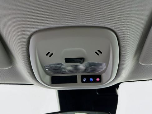 Used 2025 Chevrolet Trax LT w/ LT Convenience Package image 18