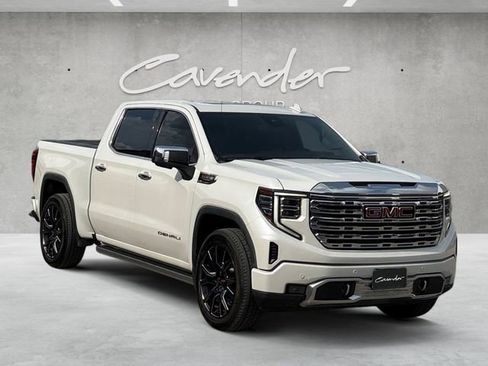 Used 2022 GMC Sierra 1500 Denali w/ Technology Package AWD/4WD image 2