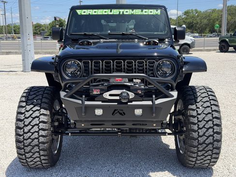 Used 2024 Jeep Wrangler Unlimited Rubicon AWD/4WD image 19