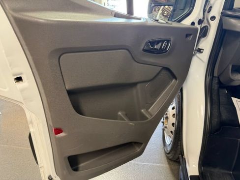Used 2022 Ford Transit 350 DRW RWD image 8