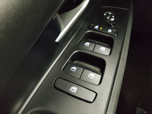 Used 2025 Hyundai Elantra SEL FWD image 27