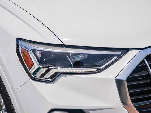 Certified 2025 Audi Q3 2.0T Premium w/ Convenience Package AWD/4WD image 11