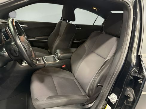 Used 2019 Dodge Charger SXT RWD image 11