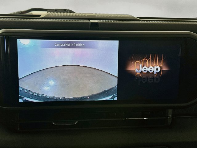 Used 2025 Jeep Wrangler Unlimited Rubicon w/ Convenience Group AWD/4WD image 11