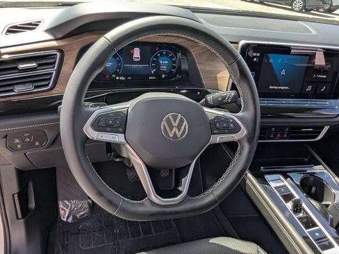 Used 2025 Volkswagen Atlas SE FWD image 22