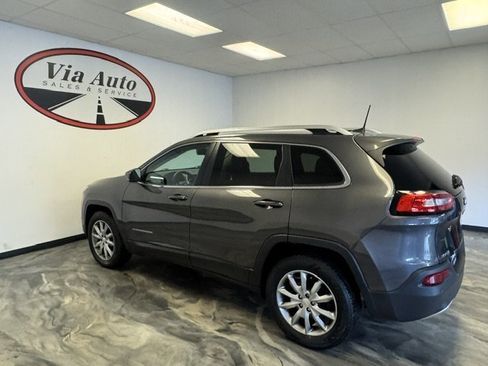 Used 2018 Jeep Cherokee Limited AWD/4WD image 12