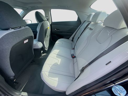 New 2026 Hyundai Elantra Limited FWD image 17