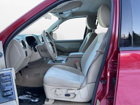 Used 2009 Ford Explorer XLT image 9