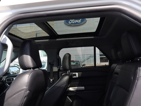 Used 2023 Ford Explorer XLT w/ Equipment Group 202A AWD/4WD image 28