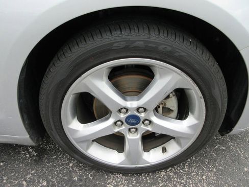 Used 2016 Ford Fusion SE w/ Equipment Group 201A image 9