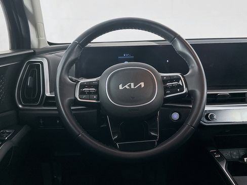 Used 2024 Kia Sorento S image 18