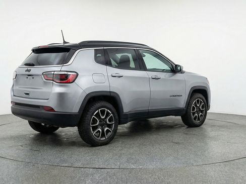 Used 2025 Jeep Compass Trailhawk w/ Trailer Tow Group AWD/4WD image 9