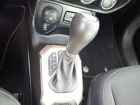 Used 2017 Jeep Renegade Sport w/ Power & Air Group image 22