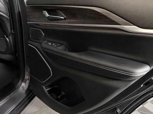 Used 2024 Jeep Grand Cherokee Limited 4xe w/ Luxury Tech Group II image 32