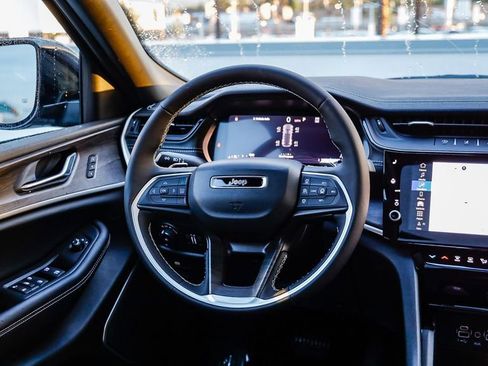 New 2026 Jeep Grand Cherokee Limited AWD/4WD image 18