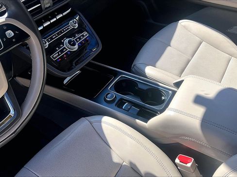 Used 2022 Lincoln Corsair AWD w/ Premium Package image 14