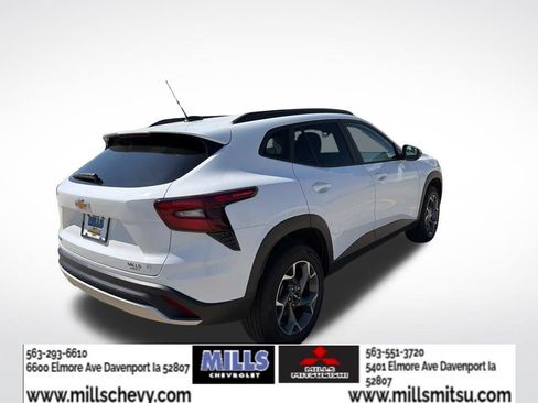 Used 2025 Chevrolet Trax LT w/ Driver Confidence Package FWD image 5