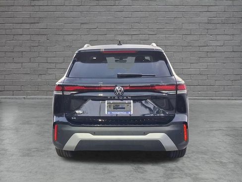 New 2026 Volkswagen Tiguan SE FWD image 4
