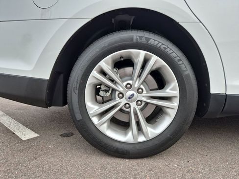 Used 2019 Ford Taurus SE image 34