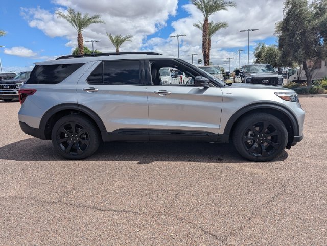 Used 2024 Ford Explorer ST-Line w/ Class IV Trailer Tow Package AWD/4WD image 9