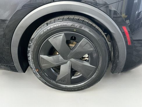 Used 2025 Toyota Prius LE FWD image 11