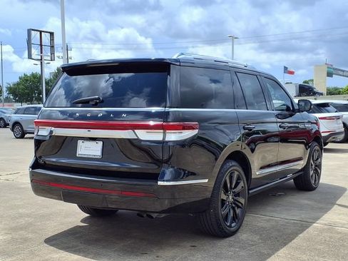 Certified 2022 Lincoln Navigator Reserve AWD/4WD image 2