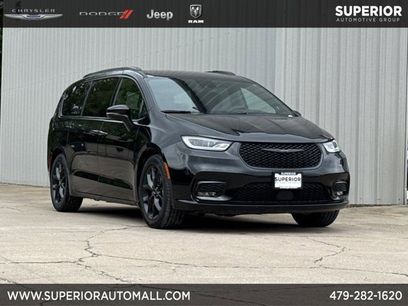 Used 2023 Chrysler Pacifica Touring-L w/ S Appearance Package