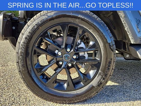 Used 2025 Jeep Wrangler Unlimited Sahara AWD/4WD image 8