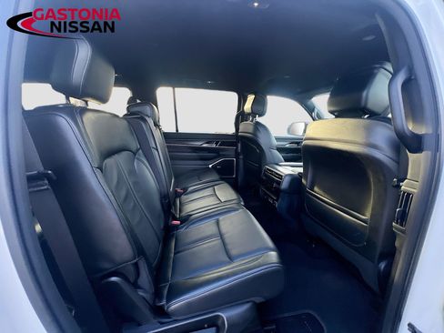 Used 2024 Jeep Wagoneer Series II w/ Flexible Seating Group image 38