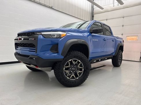 Used 2025 Chevrolet Colorado ZR2 AWD/4WD image 3