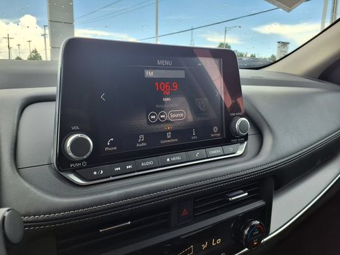 Used 2025 Nissan Rogue SV FWD image 26