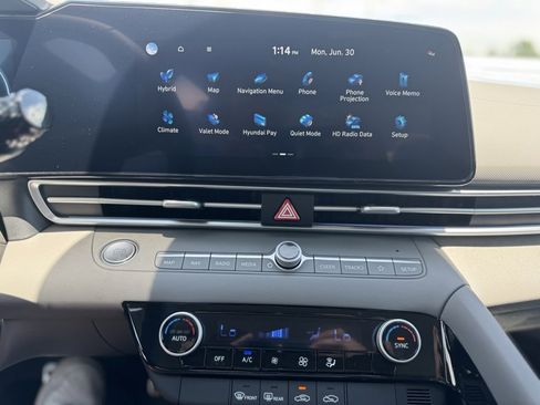 New 2025 Hyundai Elantra SEL image 22