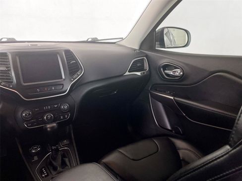 Used 2021 Jeep Cherokee Latitude Plus AWD/4WD image 24