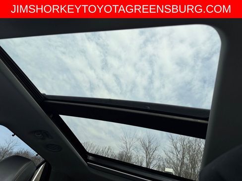 Used 2021 Ford Explorer Limited w/ Equipment Group 301A image 23